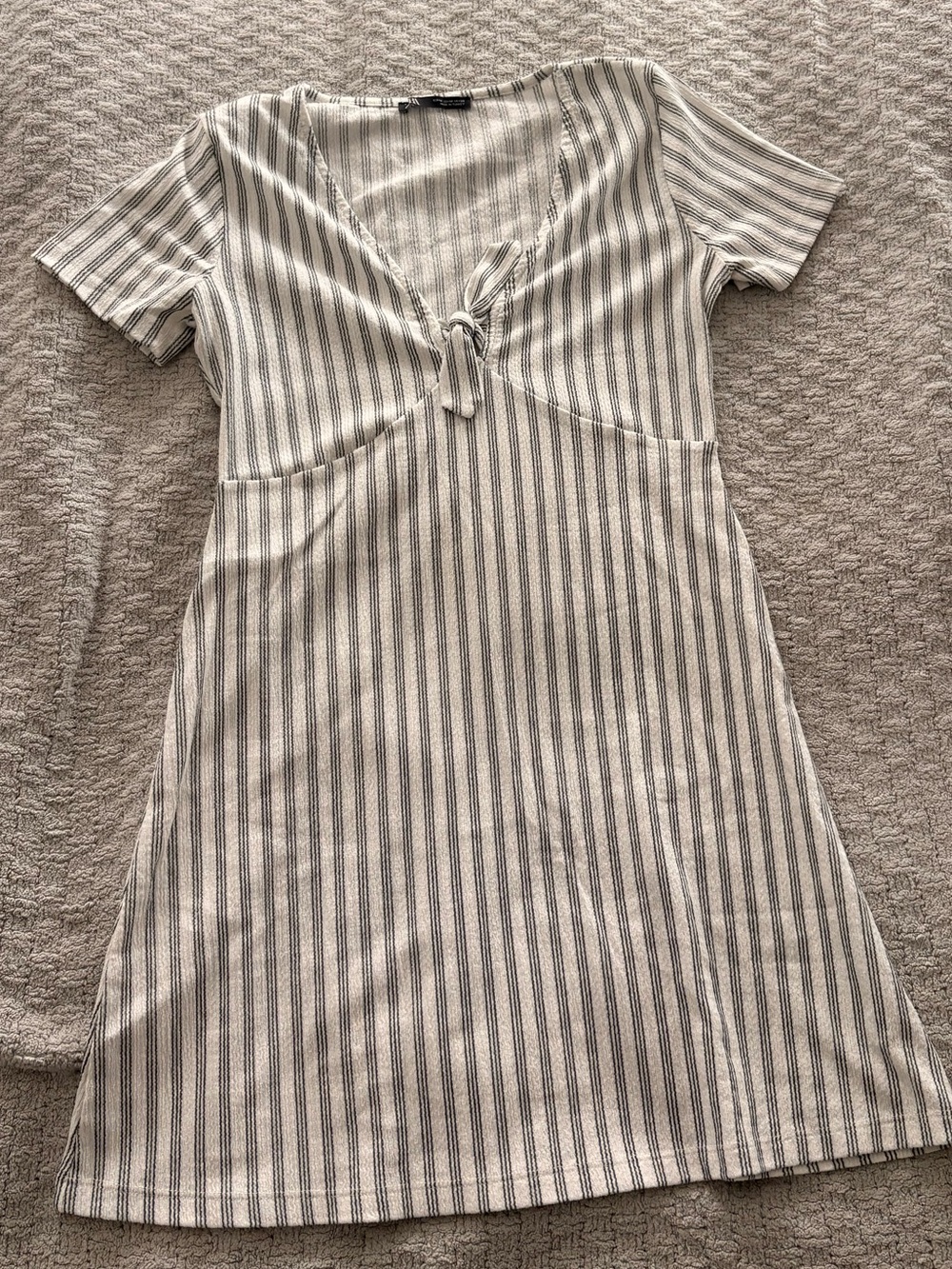 Zara Gray & White Striped Tie-Front Short Sleeve Dress